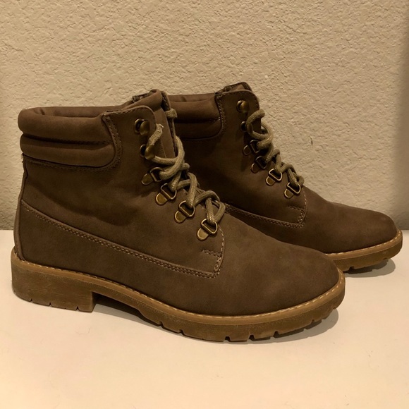 Shoes - Cute boots for all weather types! Worn once